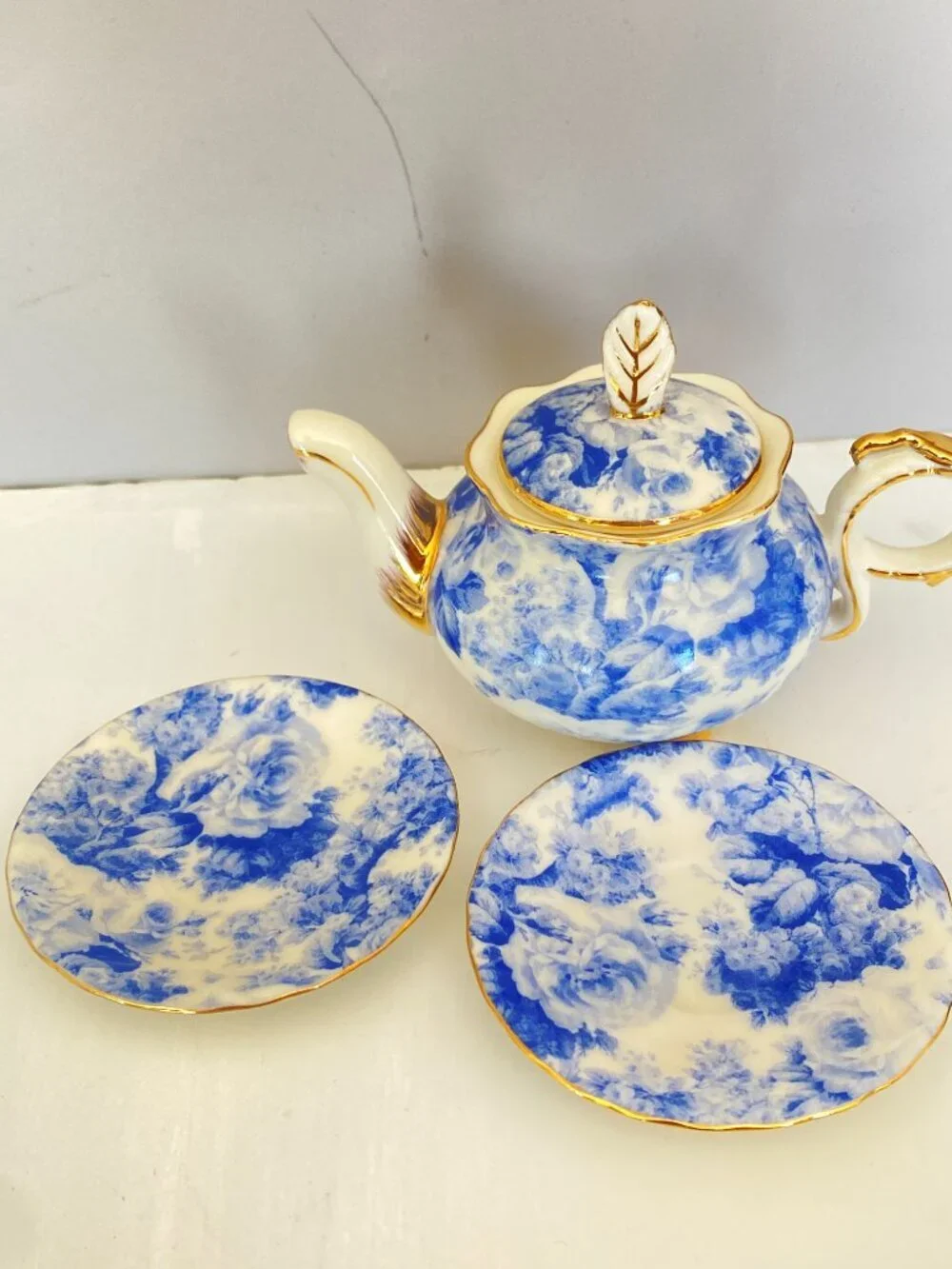 Blue Cottage Rose Chintz Porcelain Tea Set Trinket Trays 25k gold trim